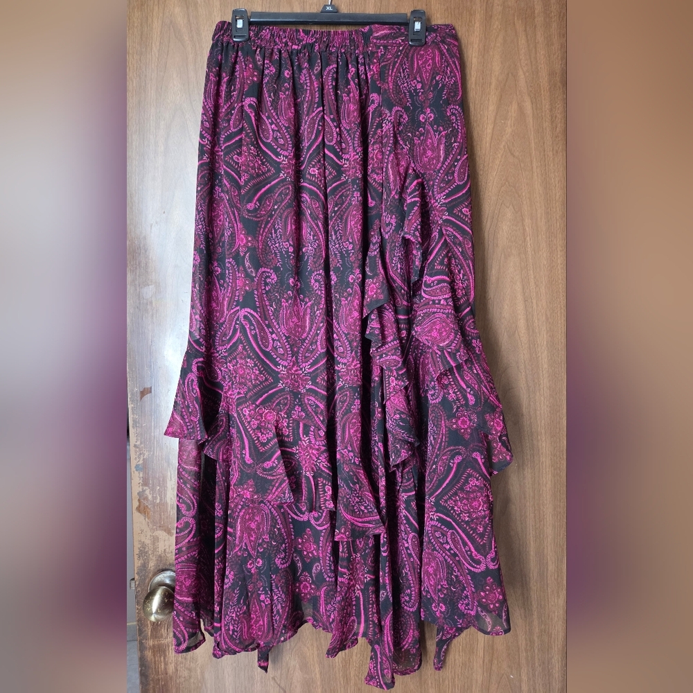 Elegant Paisley Skirt in Black and Dark Pink Sz M